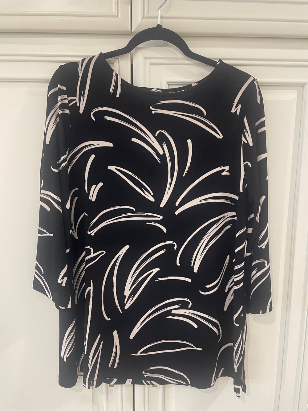 Chico's Travelers Black & White Brushstroke Bell-Sleeve Tunic Top, Chico’s  sz 2